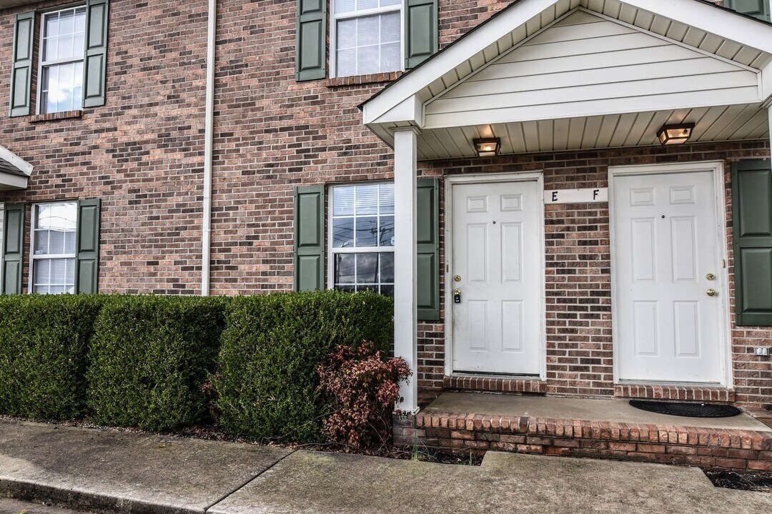 329 Audrea Ln in Clarksville, TN - Building Photo