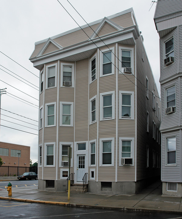 21 Franklin Ave in Harrison, NJ - Building Photo