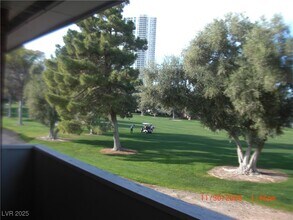 698 Oakmont Ave in Las Vegas, NV - Building Photo - Building Photo