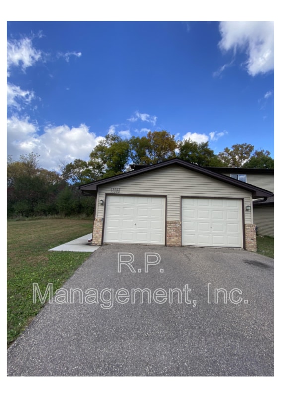 15280 Lesley Ln in Eden Prairie, MN - Building Photo - Building Photo