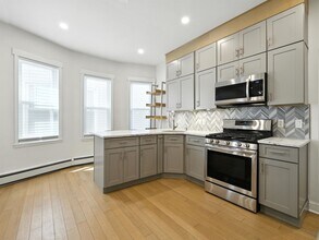 18 Charles St in Jersey City, NJ - Building Photo - Building Photo