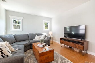 8547 16th Ave NW in Seattle, WA - Building Photo - Building Photo