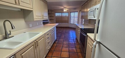 15710 E Thistle Dr in Fountain Hills, AZ - Building Photo - Building Photo