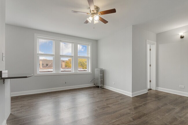 1521 W Sherwin Ave in Chicago, IL - Building Photo - Building Photo
