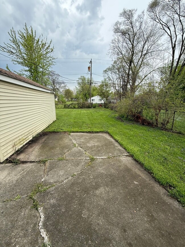 7033 Westminster Ave in Warren, MI - Building Photo - Building Photo