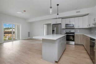 100 N Main St in Bristol, CT - Building Photo