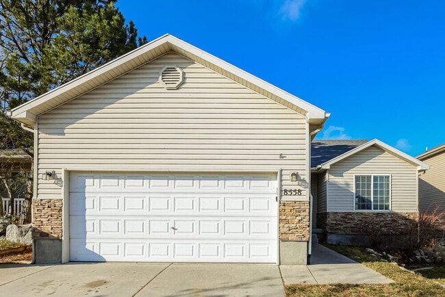 property at 8558 Maul Oak Dr