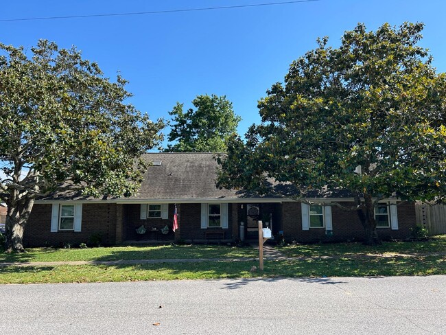 property at 359 Evergreen Pl