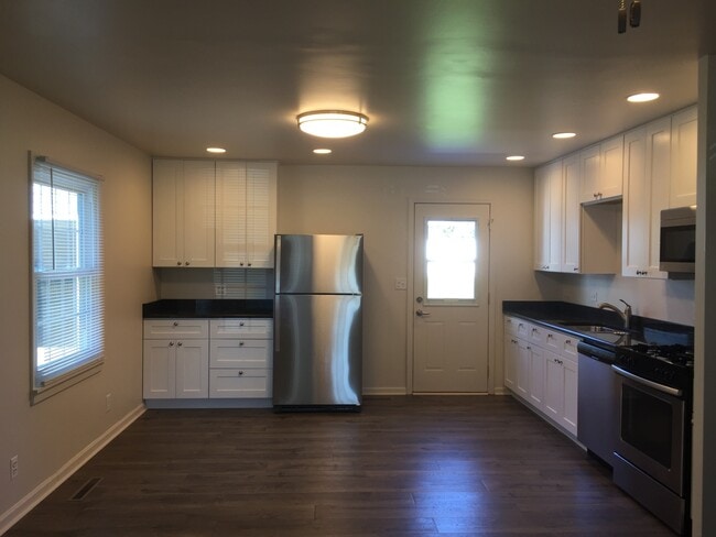 2 Sweetbriar Ct in South Elgin, IL - Building Photo - Building Photo