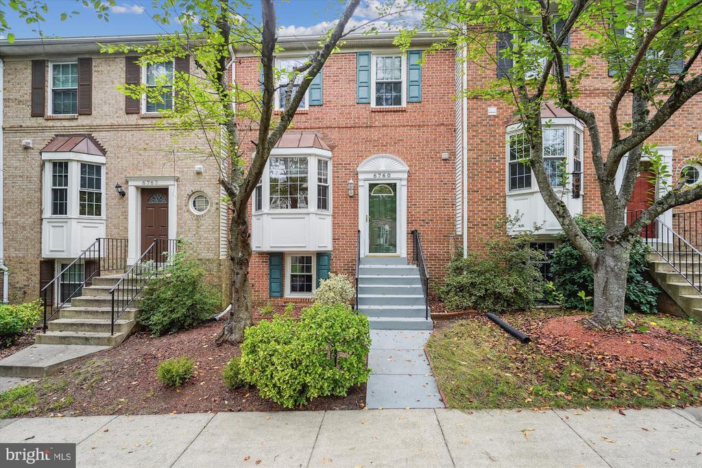 6760 Cardinal Woods Ct in Lorton, VA - Building Photo