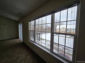 27341 Hidden Oaks Dr in Brownstown Township, MI - Foto de edificio - Building Photo