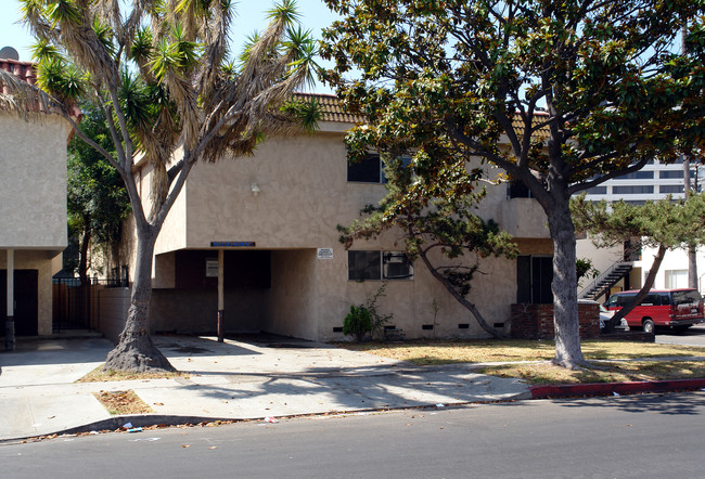 9850 Glasgow Pl in Los Angeles, CA - Foto de edificio - Building Photo