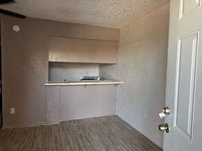 1940 W University Dr, Unit 105 in Mesa, AZ - Building Photo - Building Photo