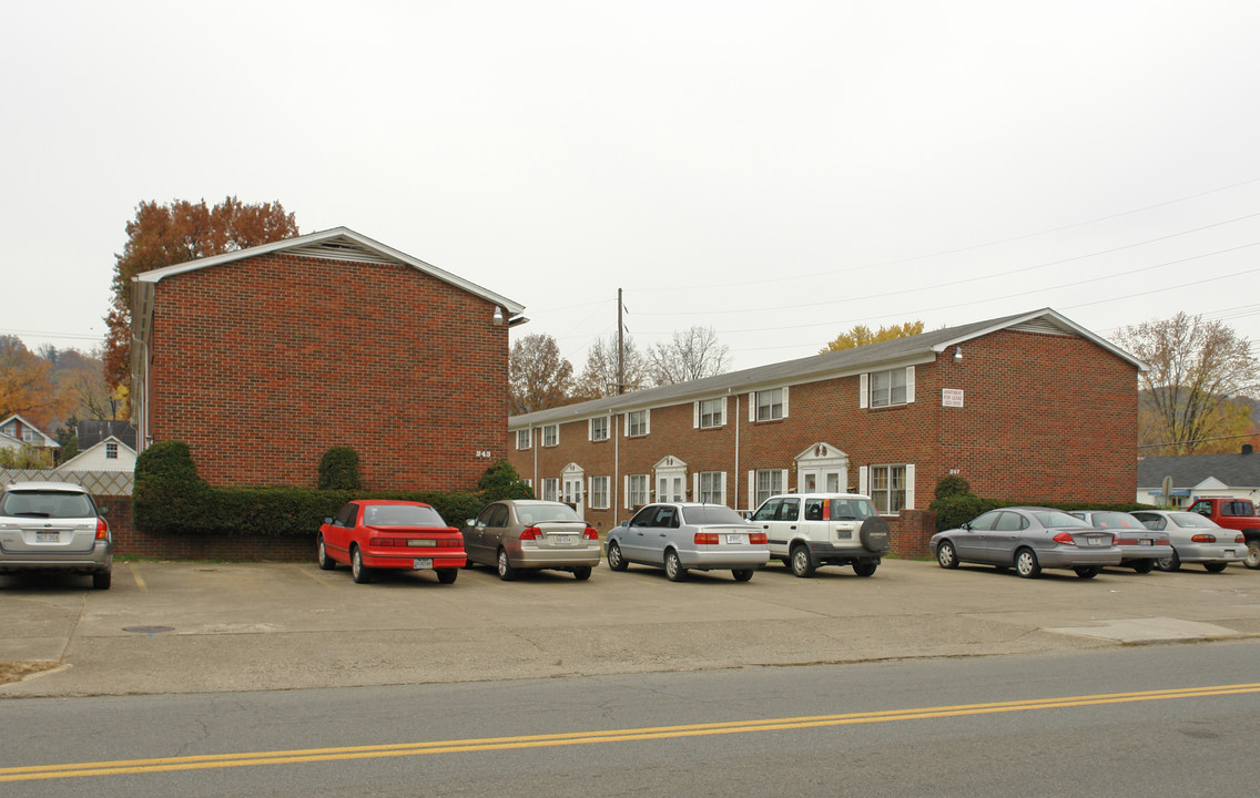 243-247 8th Ave in Huntington, WV - Foto de edificio