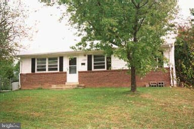 13205 Hampshire Ct in Woodbridge, VA - Building Photo - Building Photo