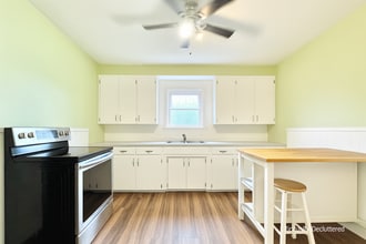 30 Parker St in St Catharines, ON - Building Photo - Building Photo