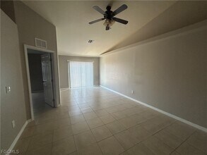 527 SE 6th Pl in Cape Coral, FL - Building Photo - Building Photo