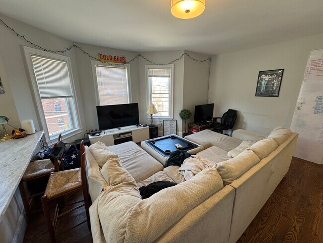 3 Hamilton Rd, Unit 3-5 hamilton road in Somerville, MA - Building Photo - Building Photo