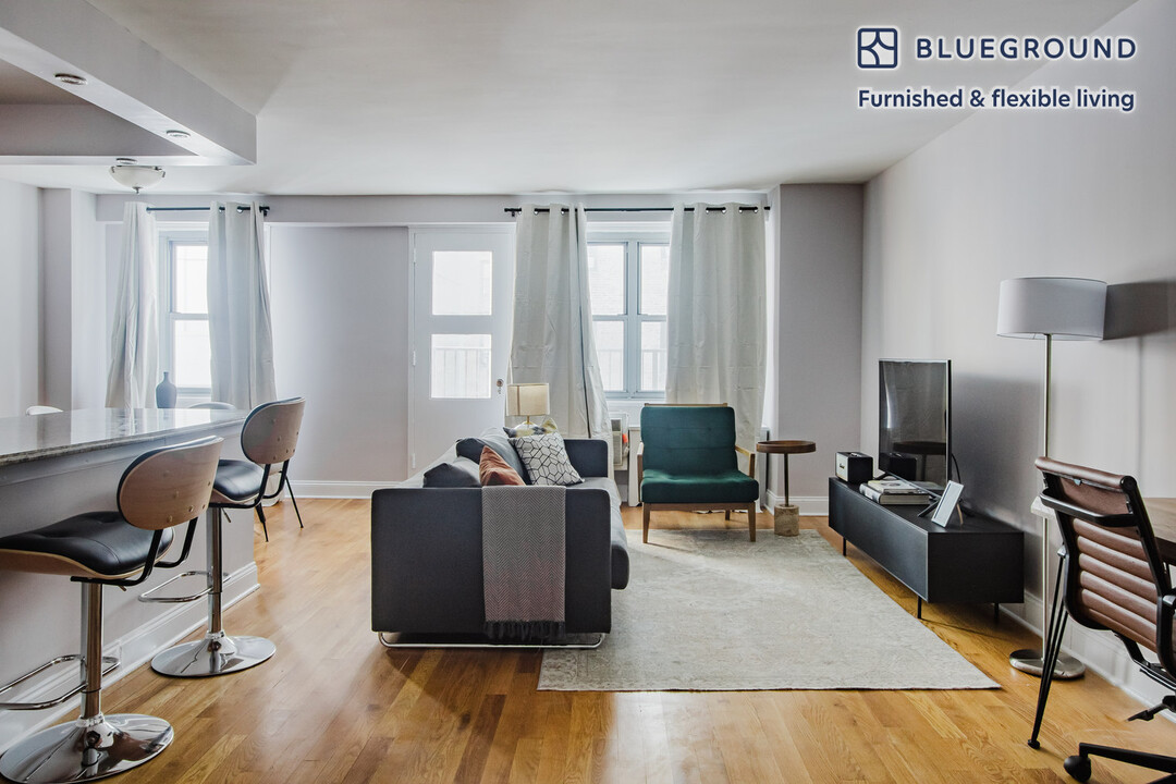 50 W 97th St in New York, NY - Building Photo