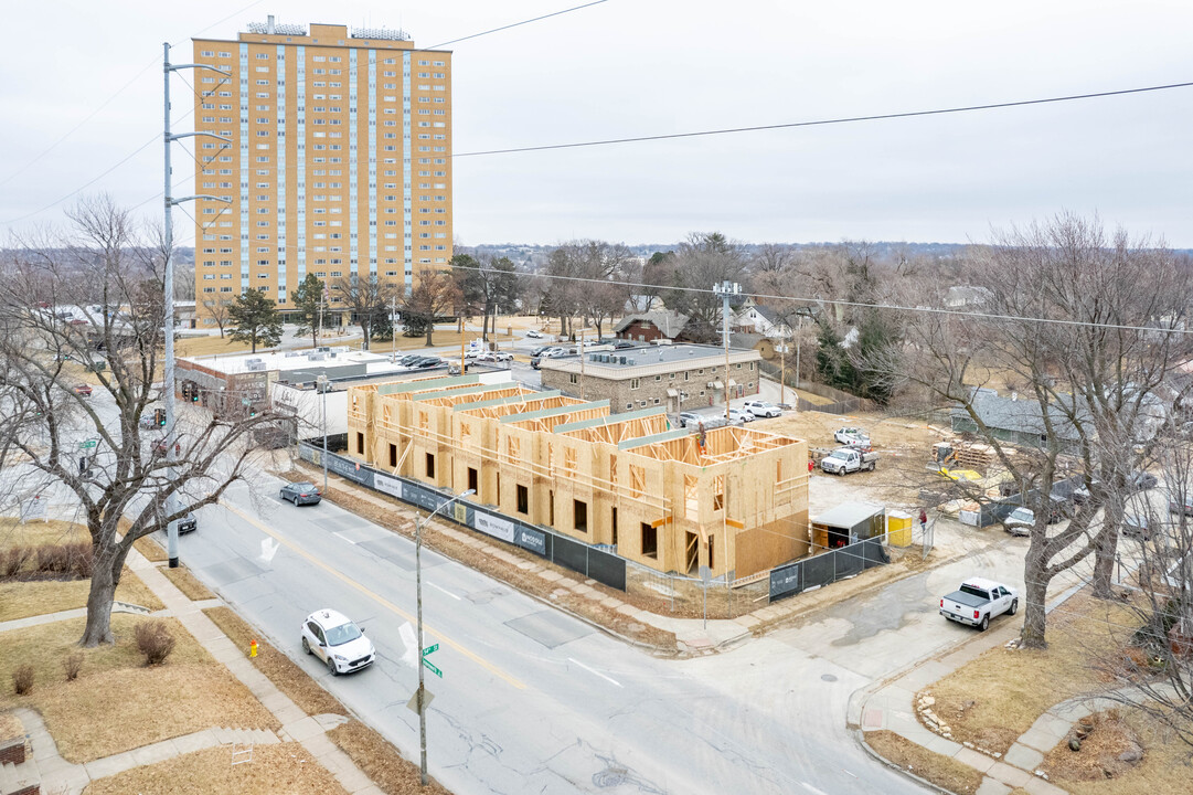 Rowhaus in Omaha, NE - Foto de edificio