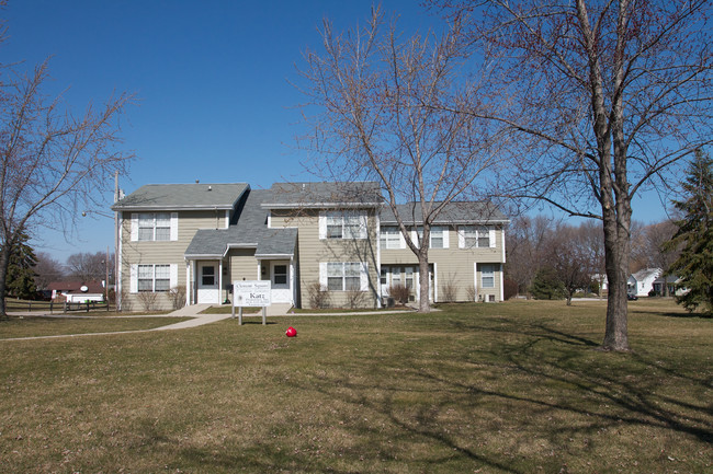 4255 S Clement Ave in Milwaukee, WI - Foto de edificio - Building Photo