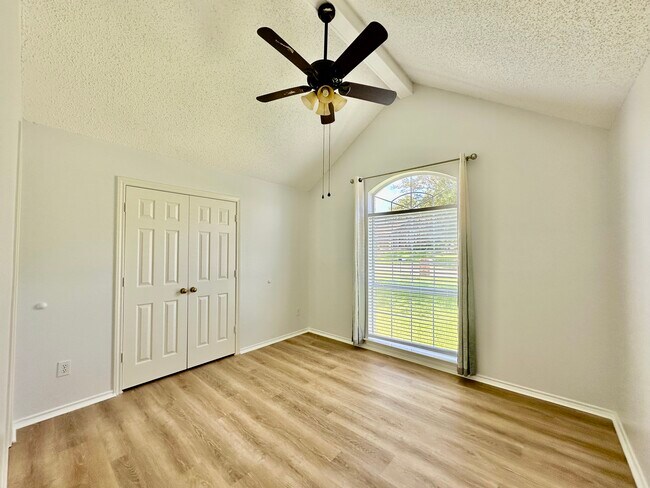 1301 Royal Palm Ln in Carrollton, TX - Building Photo - Building Photo