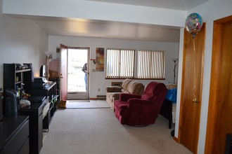 14 Taylor Ave in Norwalk, CT - Foto de edificio - Interior Photo