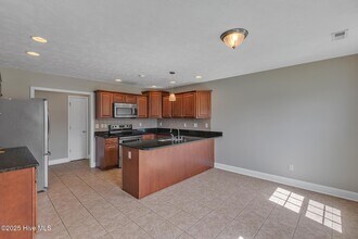 163 Louie Ln in Jacksonville, NC - Foto de edificio - Building Photo