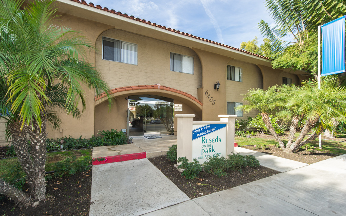 Reseda On The Park in Reseda, CA - Building Photo