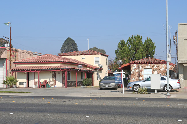 930-941 Atwater Blvd in Atwater, CA - Building Photo - Building Photo