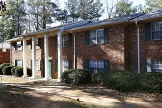 Woodgate Apartments in Atlanta, GA - Building Photo - Building Photo