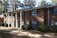 Woodgate Apartments in Atlanta, GA - Foto de edificio - Building Photo