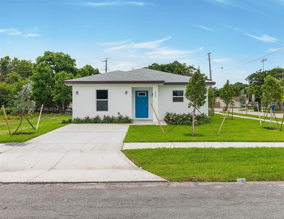 2360 NW 14th St in Fort Lauderdale, FL - Building Photo