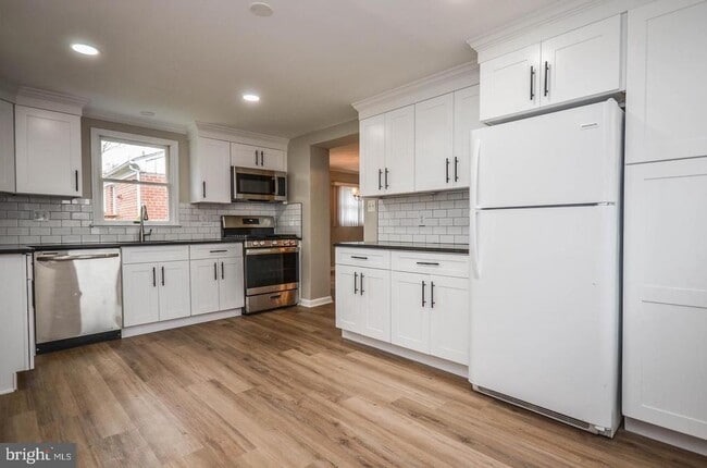 property at 4426 Hallet St