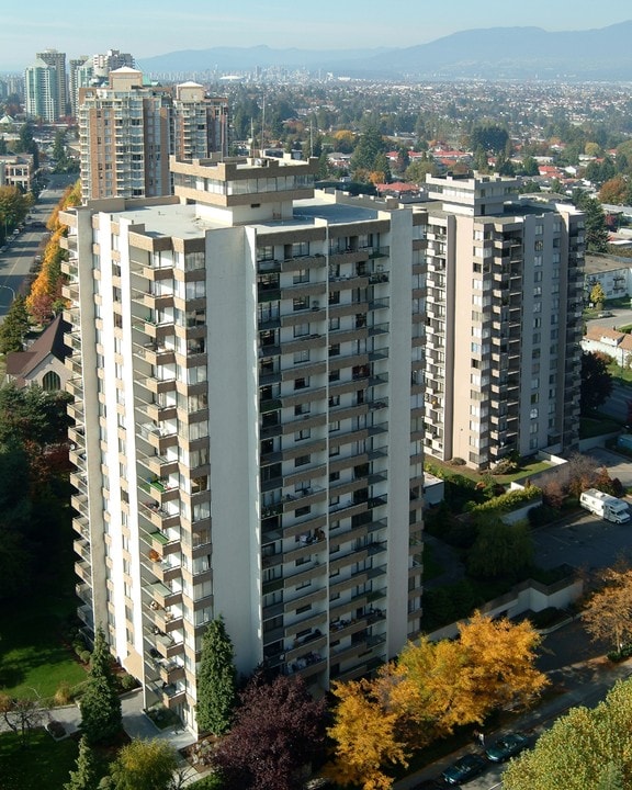 Arbour Place in Burnaby, BC - Building Photo