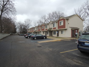 Sharon Estates Apartments in Roseville, MI - Building Photo - Building Photo