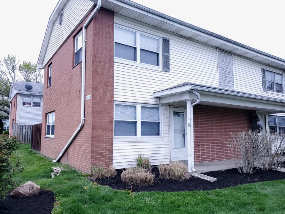 140 Buckeye Cir, Unit 140 in Columbus, OH - Foto de edificio