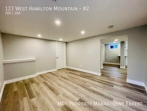 710 Upper James St in Hamilton, ON - Building Photo - Building Photo