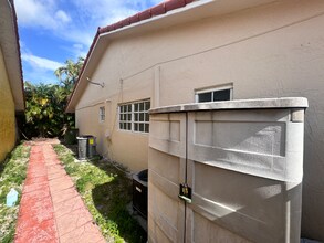 2849 W 71st St in Hialeah, FL - Building Photo - Building Photo