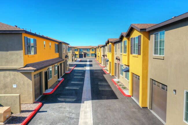 San Vicente Townhomes in Phoenix, AZ - Foto de edificio - Building Photo