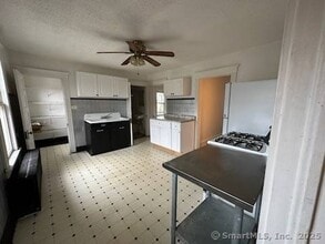 22 Donahue Pl in Torrington, CT - Building Photo - Building Photo