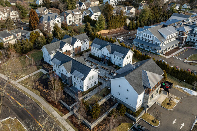 1135 Post Rd E in Westport, CT - Building Photo - Building Photo