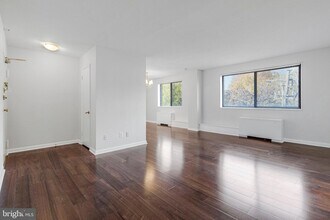 3515 Washington Blvd, Unit 414 in Arlington, VA - Building Photo - Building Photo