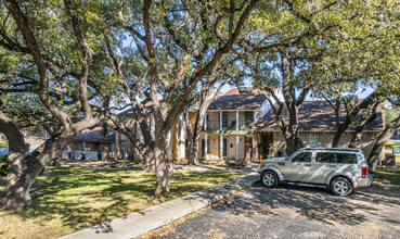 Bent Oak Townhomes in San Antonio, TX - Building Photo - Building Photo