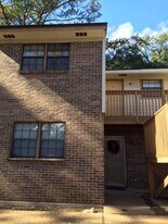 1102 Greentree Ct in Tallahassee, FL - Building Photo