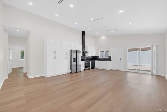 19104 Blackhawk St in Los Angeles, CA - Building Photo - Building Photo