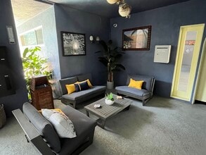 Pacific Lanai Apartments in Manhattan Beach, CA - Building Photo - Building Photo