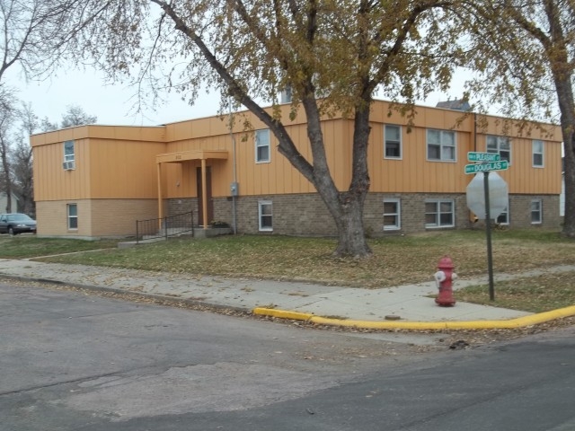 110-202 N Douglas St in Elk Point, SD - Building Photo - Building Photo