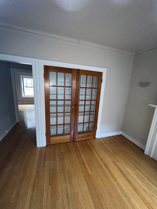 1325 W Estes Ave in Chicago, IL - Building Photo