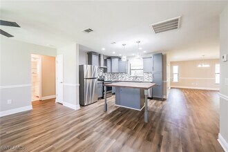 720 SW 8th Terrace in Cape Coral, FL - Building Photo - Building Photo